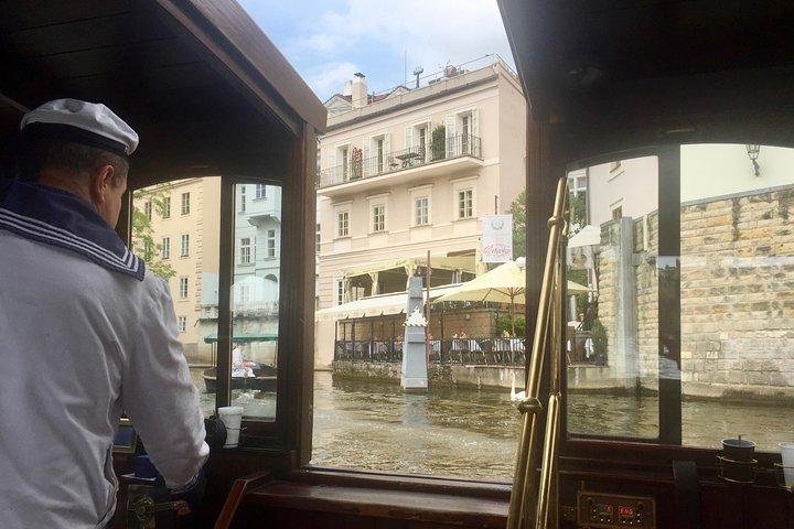 Excursion privée d’une demi-journée personnalisée : château de Prague et croisière