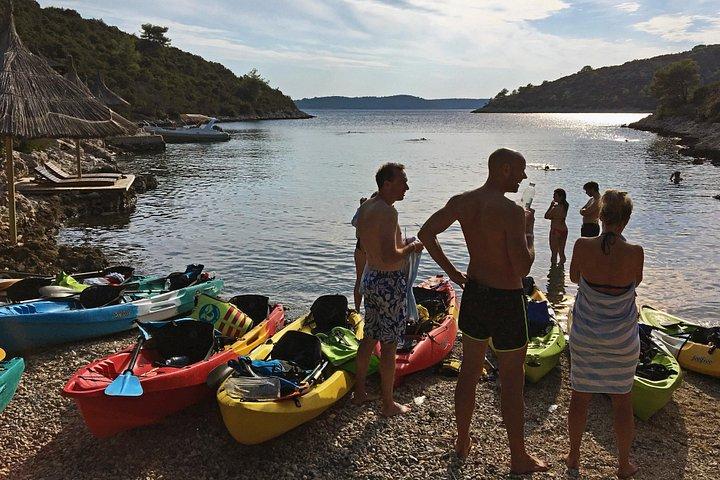 Passeio guiado de caiaque pelas ilhas Pakleni