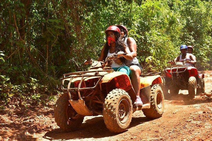 Reiten plus ATV, Cenote, Ziplines und Mittagessen