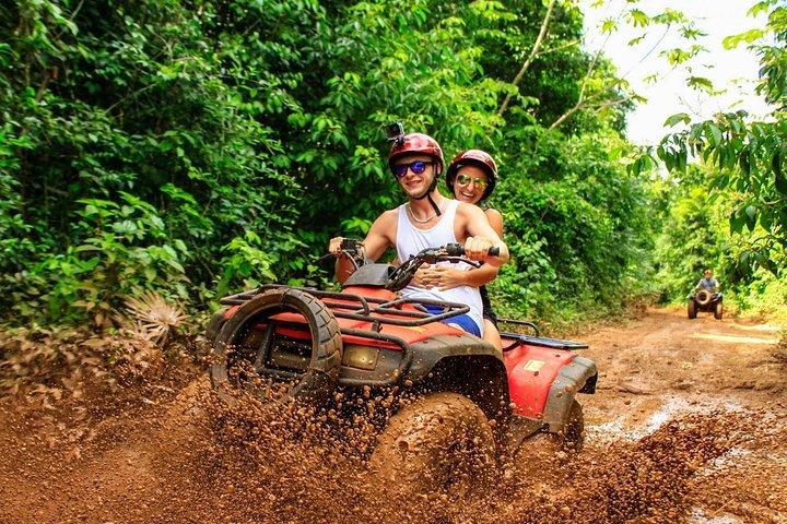 ATV での乗馬、ジップラインとセノーテ、ランチと送迎