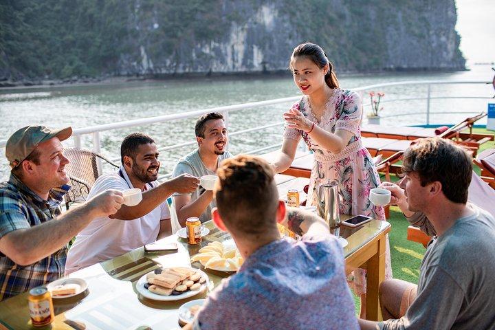 Cat Ba Luxury Day Trip (inklusive: Transfer auf dem Weg + Ticket + Kajak)
