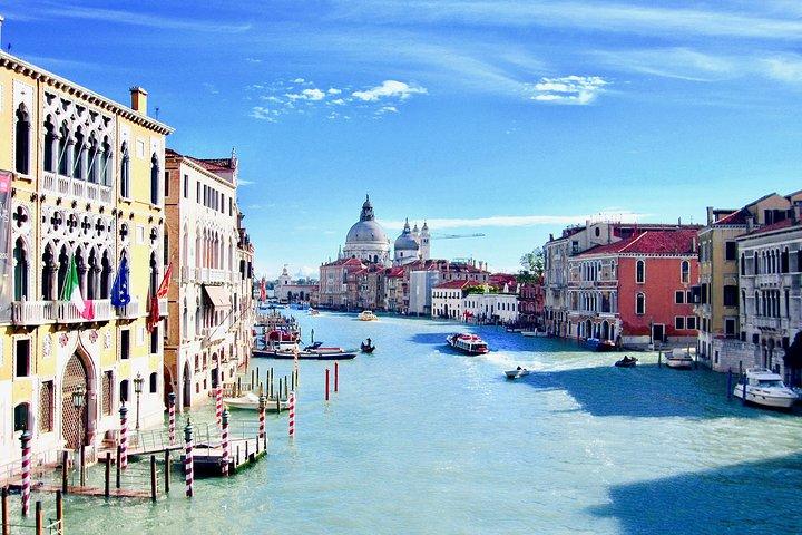 Passeio de Gondola Privado: Explore Veneza com um Guia Local