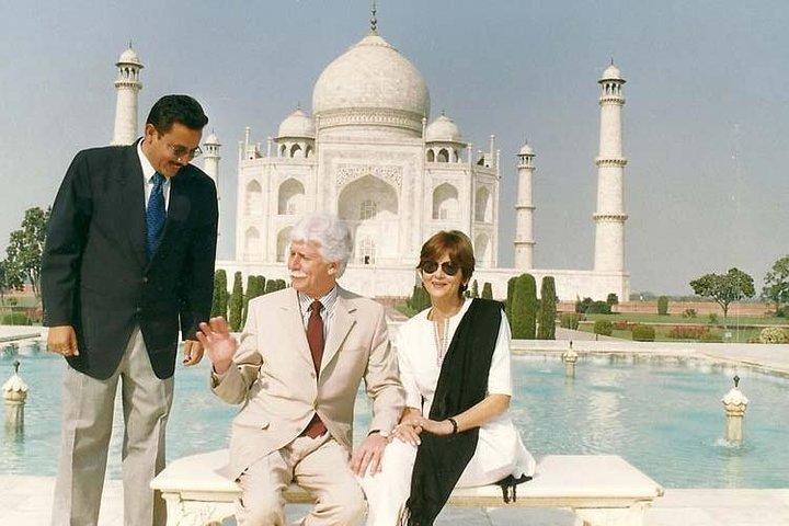 Taj Mahal＆Agra要塞のためのGovt承認ガイドの予約