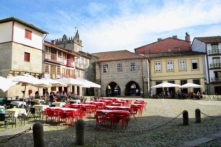 ポルト発：ブラガとギマランイスの驚異のプライベート日帰り旅行