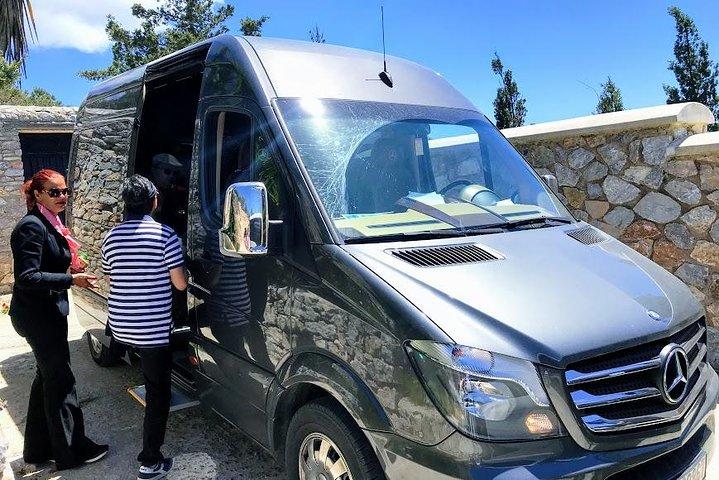 Private Santorini-Tagestour mit einheimischem Fahrer