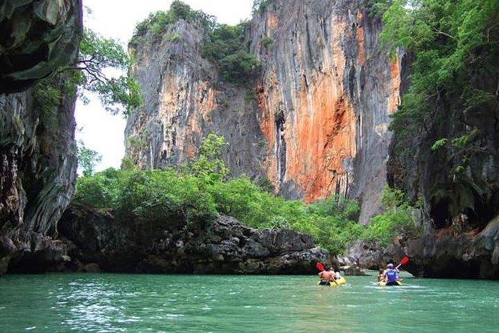 Bahía Phuket-Phang Nga: James Bond: piragüismo en Koh Hong en barco grande LNH