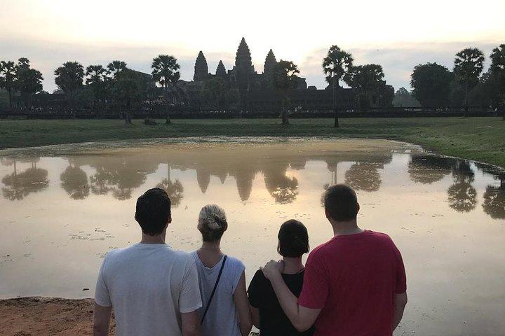Tour del tempio di Angkor in 2-D con un'alba in veicolo con aria condizionata e guida.