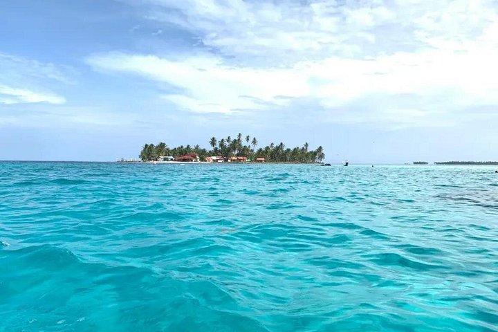サンブラス諸島パナマの至福には、パナマシティからのツアーと送迎が含まれています