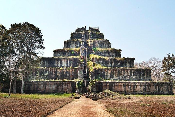 バスまたは 4WD - 2 D、1 N Siem Reap / Koh Ker / Tbeng Meachey / Loas 国境