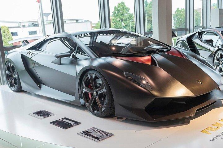 Excursão privada de um dia à Ferrari e Lamborghini com almoço
