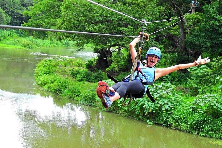 Floating, ATV und Zip Lining Combo Tour