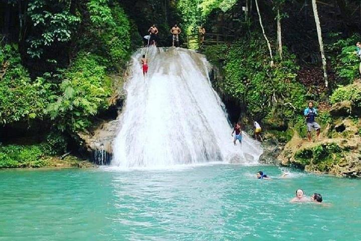 Visite partagée : Irie Blue Hole & Secret Falls Adventure Tour au départ d'Ocho Rios