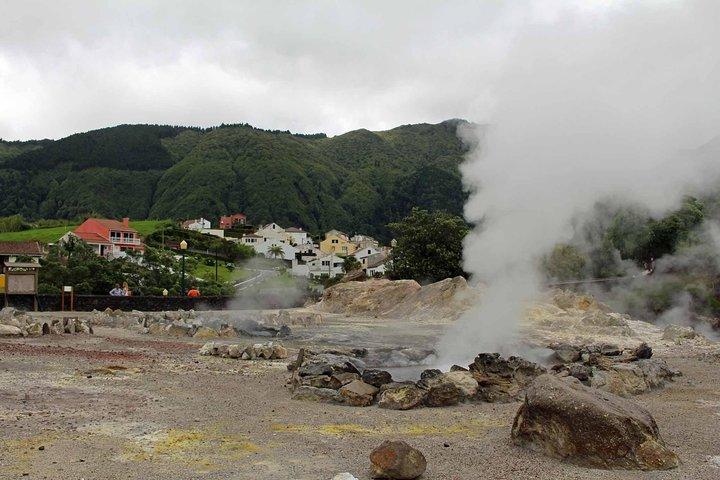 フルナス全日ツアー：温泉、伝統的なランチ＆ティー