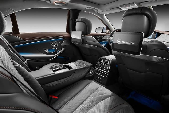Hourly Disposal Service in Paris: Private Driver by Luxury Car