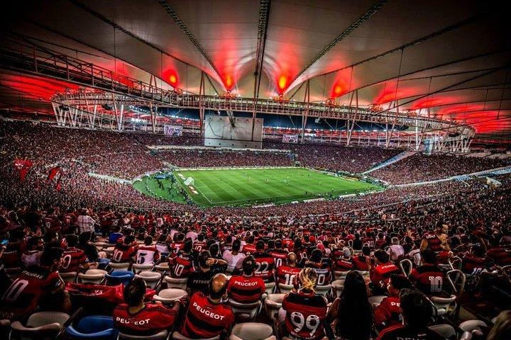 Mira un partido de fútbol en Río de Janeiro con un hincha local