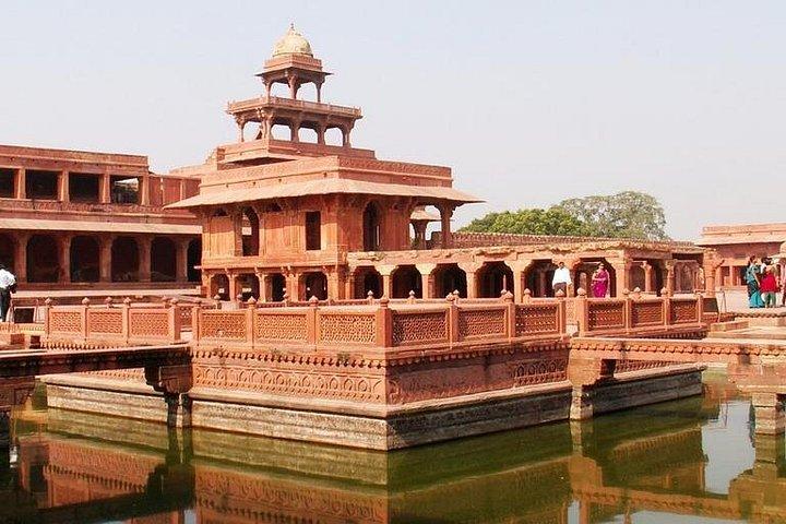 ロイヤルエンフィールドブレットオートバイによるFatehpursikri（アグラ）ツアー