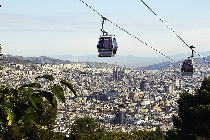 Barcelona: Old Town, Montjuic Castle, Cable Car Small Group Tour