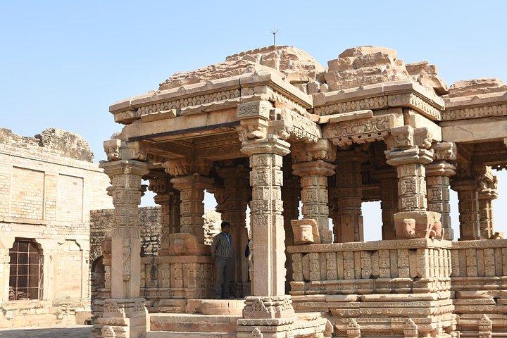 Tour di un giorno intero agli antichi templi di Garhi Padavali, Mitavali e Bateshwar