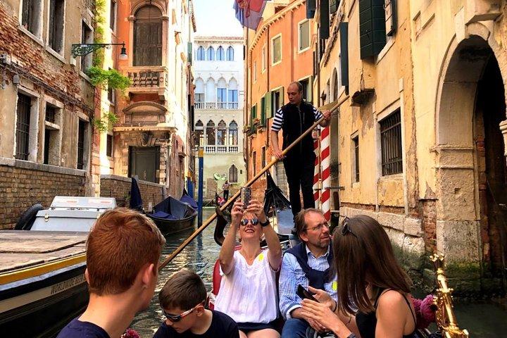 Excursão de manhã a pé de Veneza com Gondola Ride