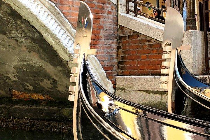 ゴンドラで行くヴェネツィアの朝のウォーキングツアー
