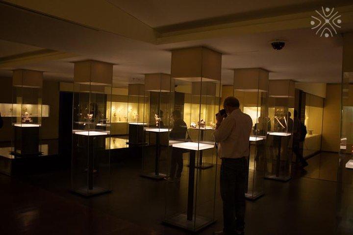 Visita guiada privada ao Museu do Ouro de Bogotá com transporte