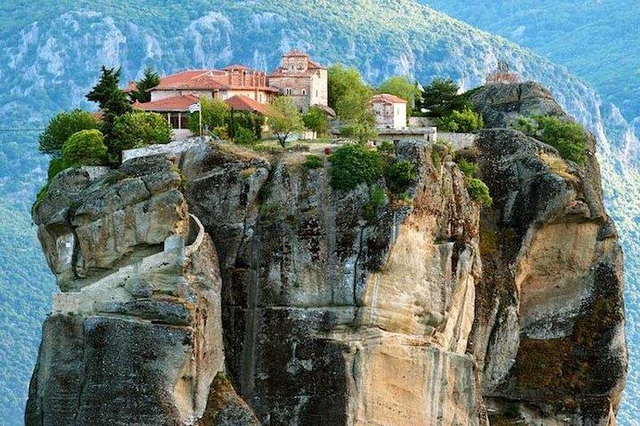 Excursão privada de dia inteiro a Meteora 4 lugares