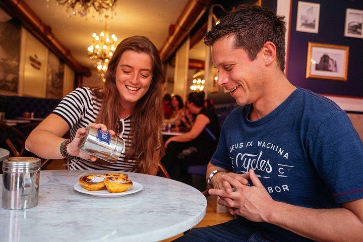 地元の人とのポルトプライベート食べ物と飲み物のテイスティングツアー