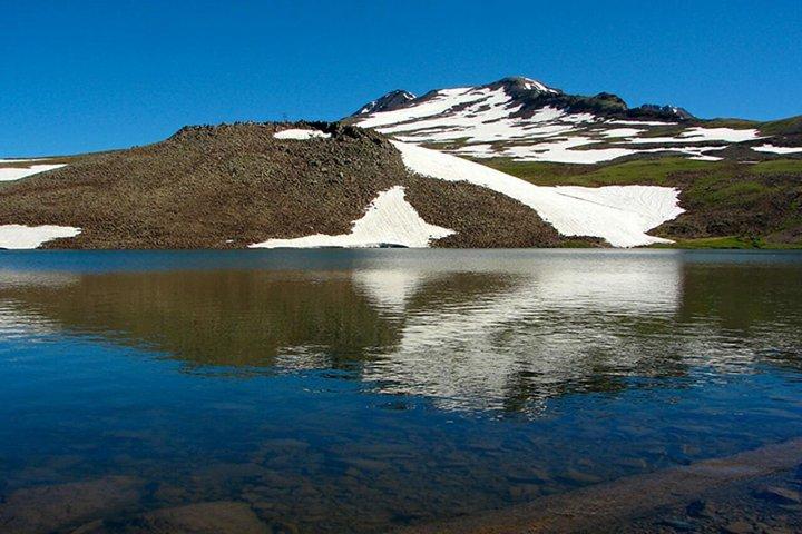 Visite privée à Aragats (lac Kari), monument aux lettres arméniennes, Amberd