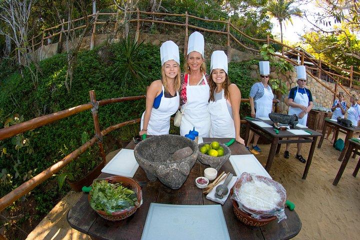 プエルト・バジャルタ・ラス・カレタス、アドベンチャーパーク＆オープンバー付きランチ