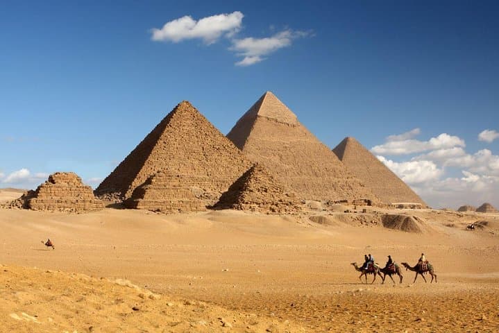 VIP Private tour to Pyramids of Giza and Sphinx