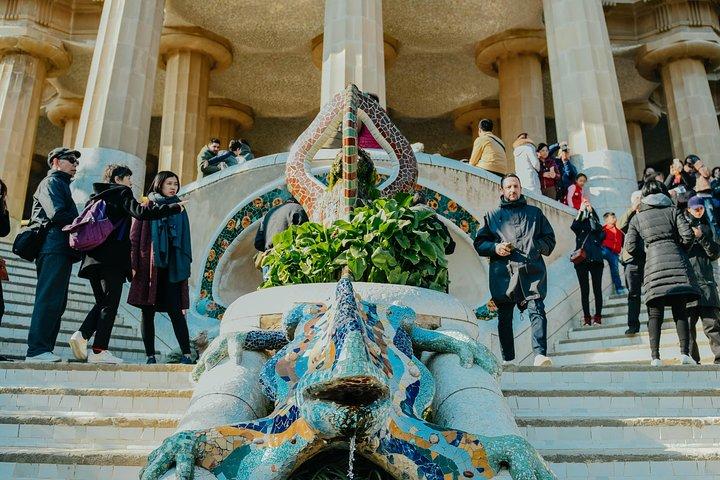 バルセロナプレミアム： ゴシック、モンジュイック、サグラダファミリア＆グエル公園