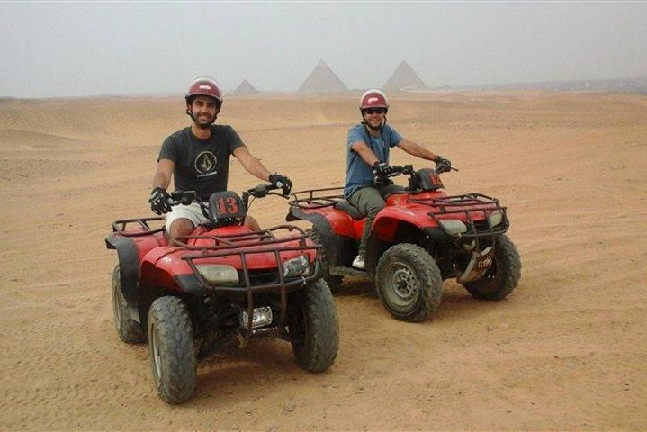 Tour en quad por el desierto de las pirámides