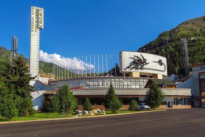 アルマトイプライベートシティツアー：コク・トベ、中央モスク＆送迎