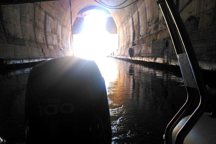 青の洞窟とフヴァル島：5つの島を巡るプライベートスピードボートツアー