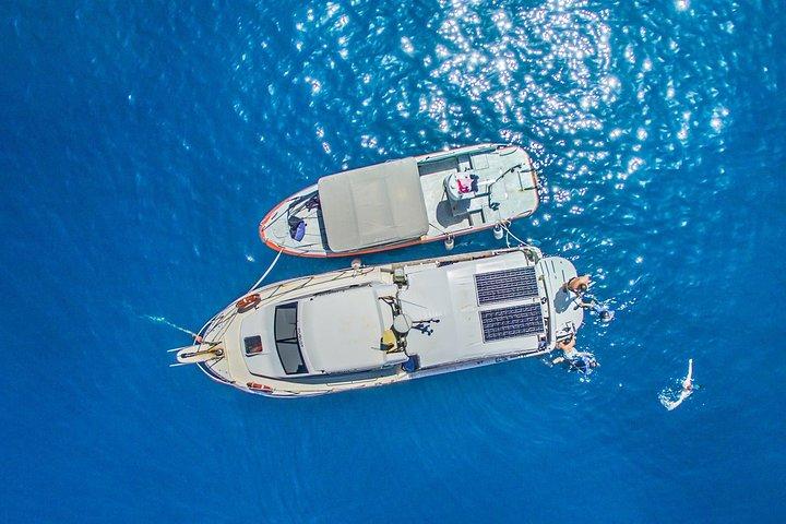 Passeio de barco em Creta com snorkeling guiado e recarga grátis!
