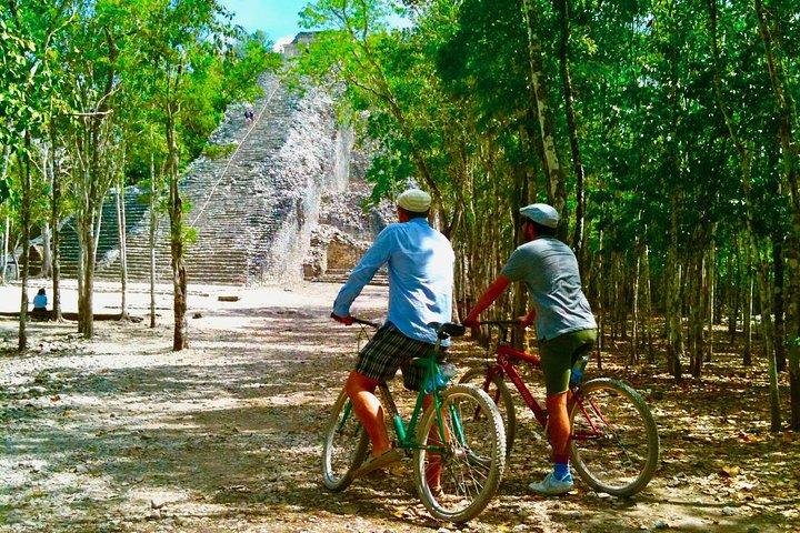Coba Ruins, Punta Laguna Nature Reserve, Cenote och Maya-familjen