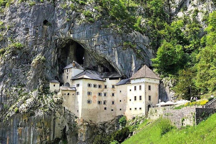 ポストイナ洞窟とプレジャマ城旅行（入場券込み）