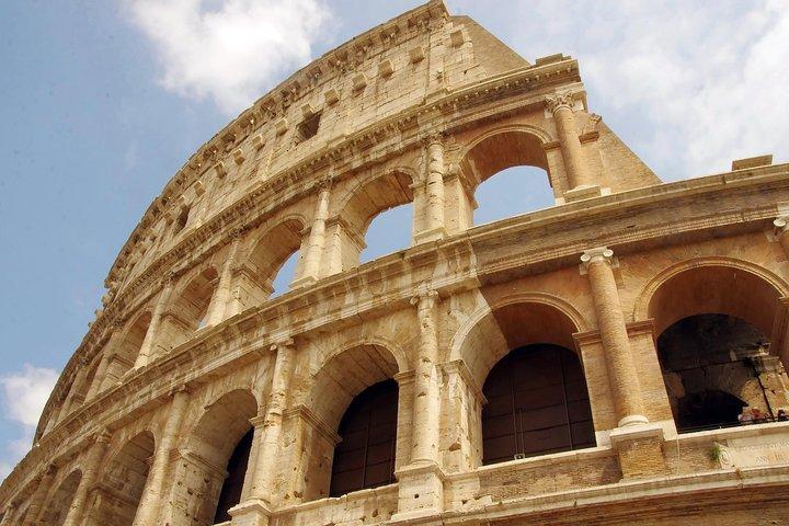 Privétransfer van Milaan naar Rome met 2 uur sightseeingstops, lokale chauffeur