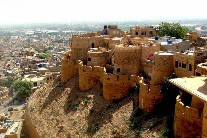 Caminhada e conversa pelo forte de Jaisalmer