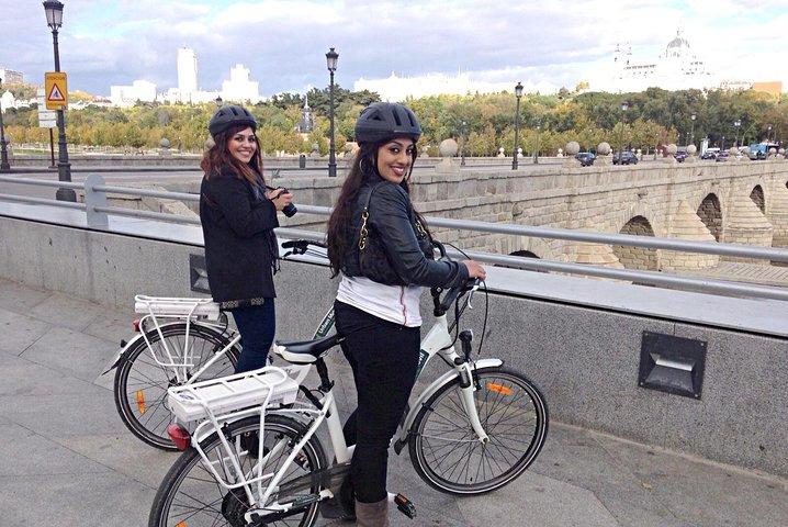 Fahrrad- oder E-Bike-Tour durch die Parks von Madrid: Riverside und Casa de Campo