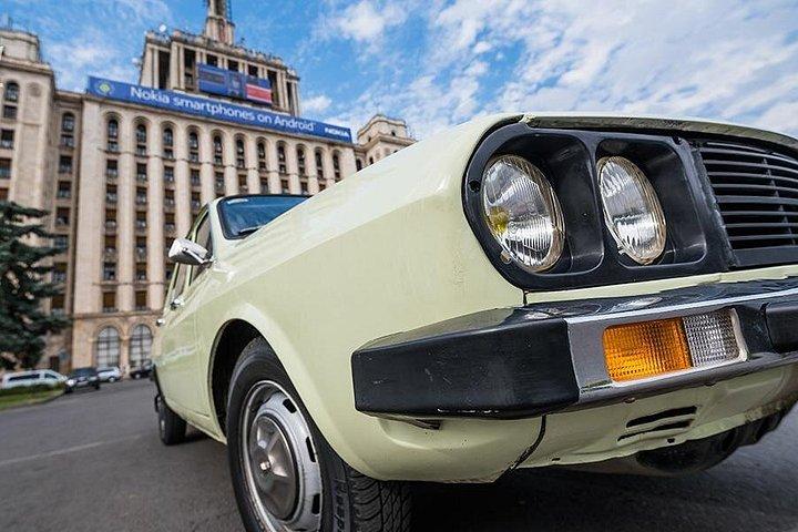 Private - RedPatrol Tour durch Bukarest mit einem rumänischen Oldtimer