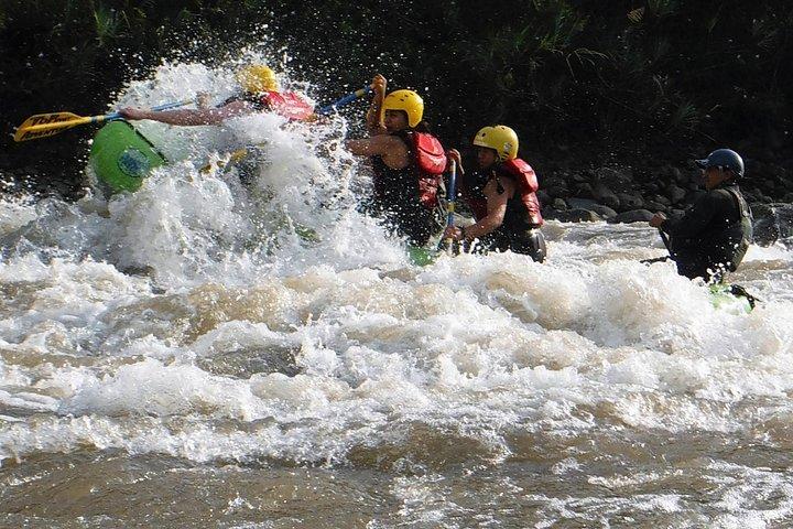 Avventura e divertimento Rafting sul fiume a Baños Ecuador
