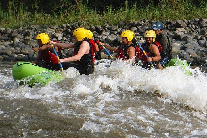 Avventura e divertimento Rafting sul fiume a Baños Ecuador