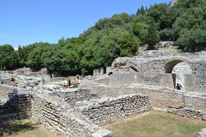 Visite a cidade antiga de Butrint