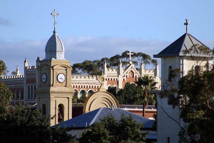 Pinnacles Desert & New Norcia Day Tour de Perth