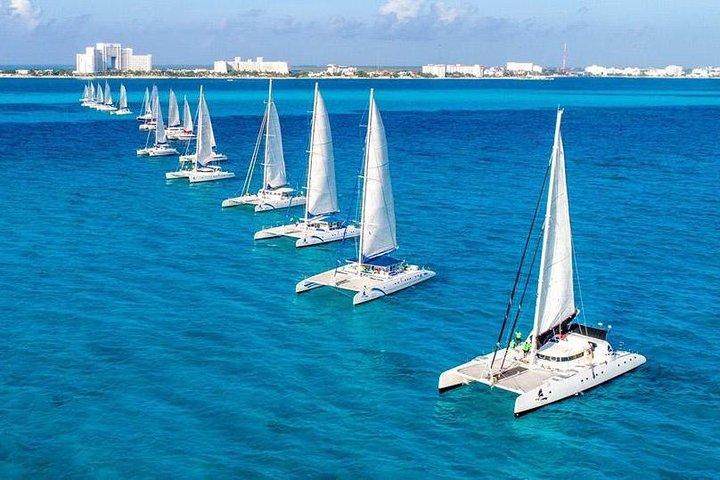 カンクンまたはリヴィエラマヤからのすべての包括的なカタマラン帆イスラムヘーレスへ