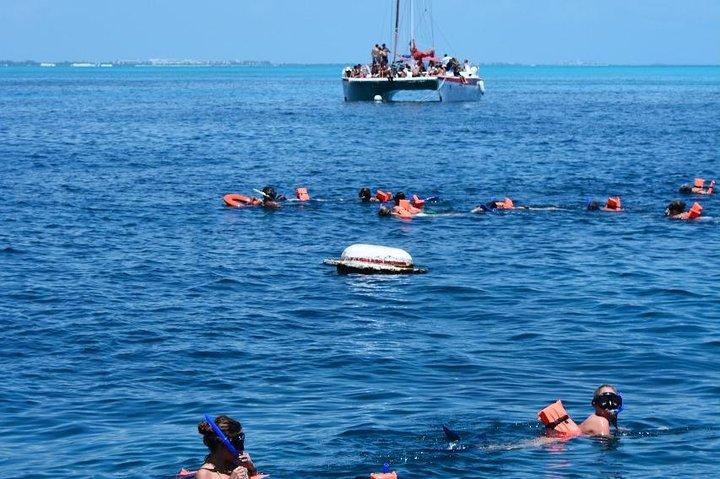 カンクンまたはリヴィエラマヤからのすべての包括的なカタマラン帆イスラムヘーレスへ