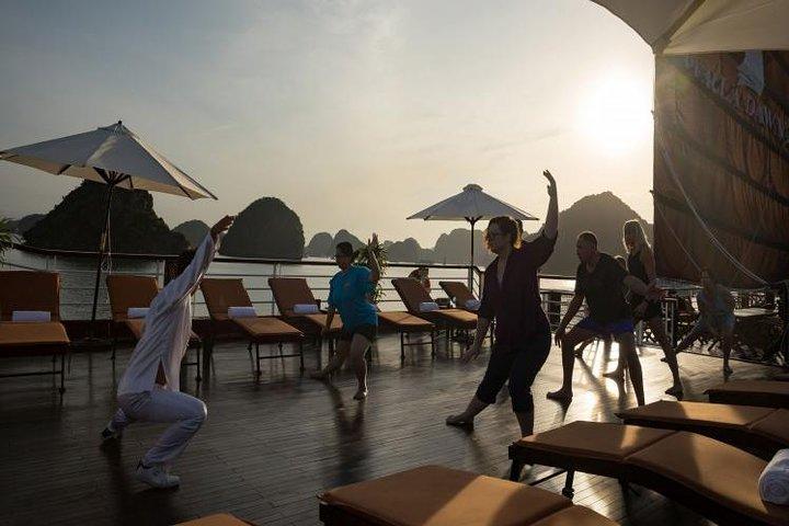 5 dias 4 noites Lan Ha Bay-Sapa-Ninh Binh => Transfer gratuito para o aeroporto e passeio de comida de rua