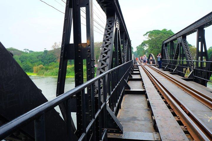 Private Historic River Kwai Death Railway, War Cemetery en Hellfire Pass Tour