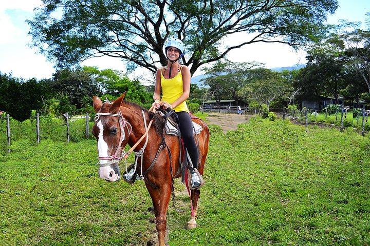 Private mega combo eventyrtur Canopy Horseback Ride Vand Slide og Natural Hot Springs